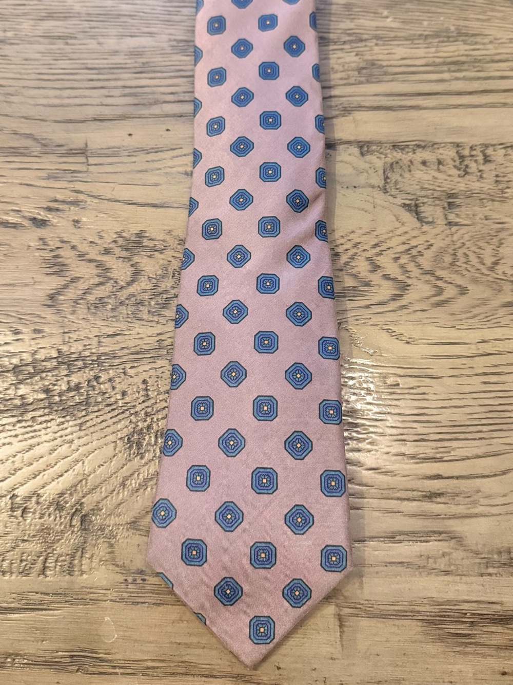 Joske’s Classic Pink Tie with Blue Medallion Pattern